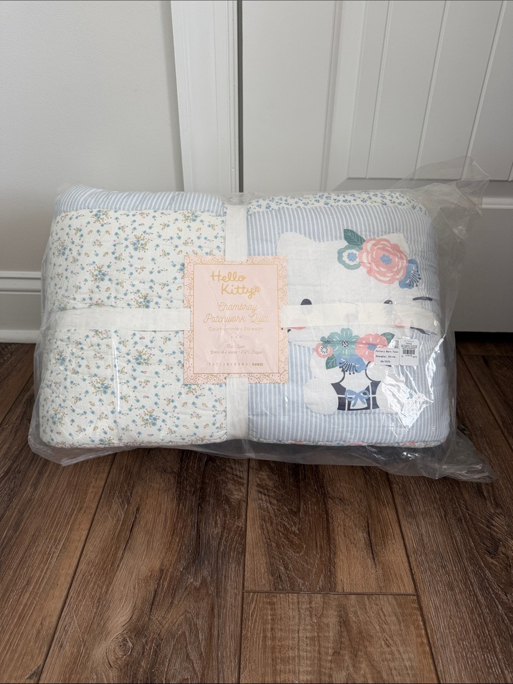 Pottery Barn Teen Hello Kitty Chambray Patchwork Quilt Queen NEW in Package - Picture 5 of 5